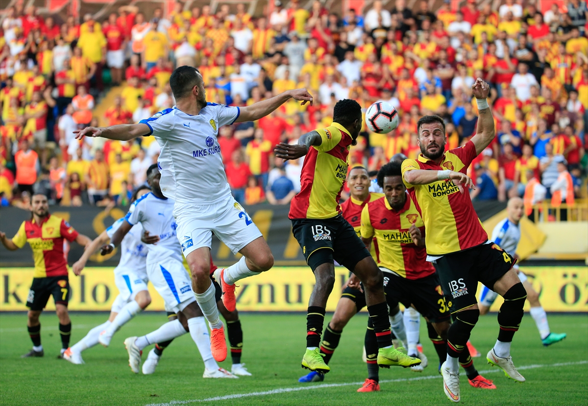 Göztepe süperlig'de kaldı