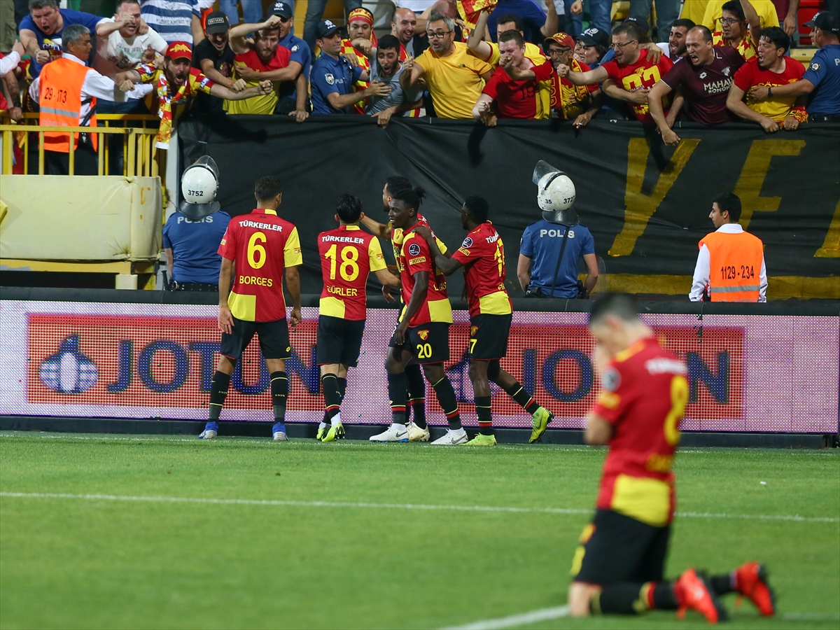 Göztepe süperlig'de kaldı