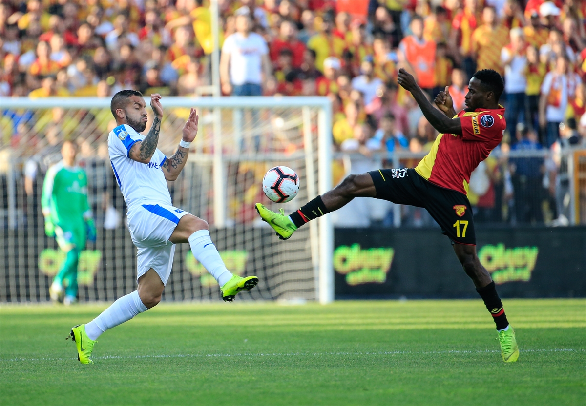 Göztepe süperlig'de kaldı