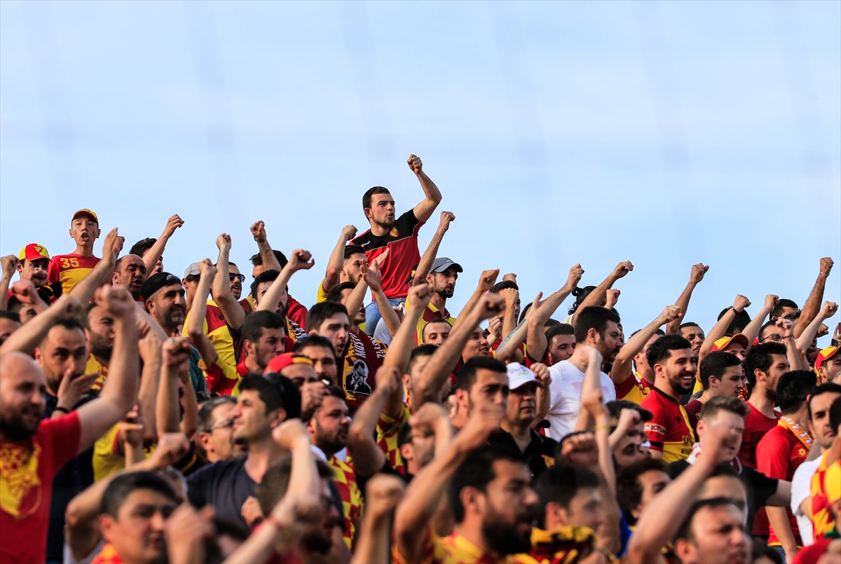 Göztepe süperlig'de kaldı