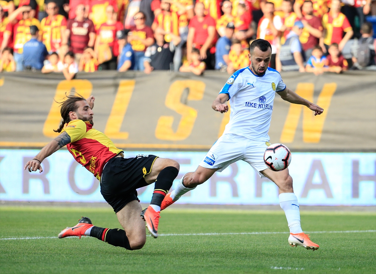 Göztepe süperlig'de kaldı