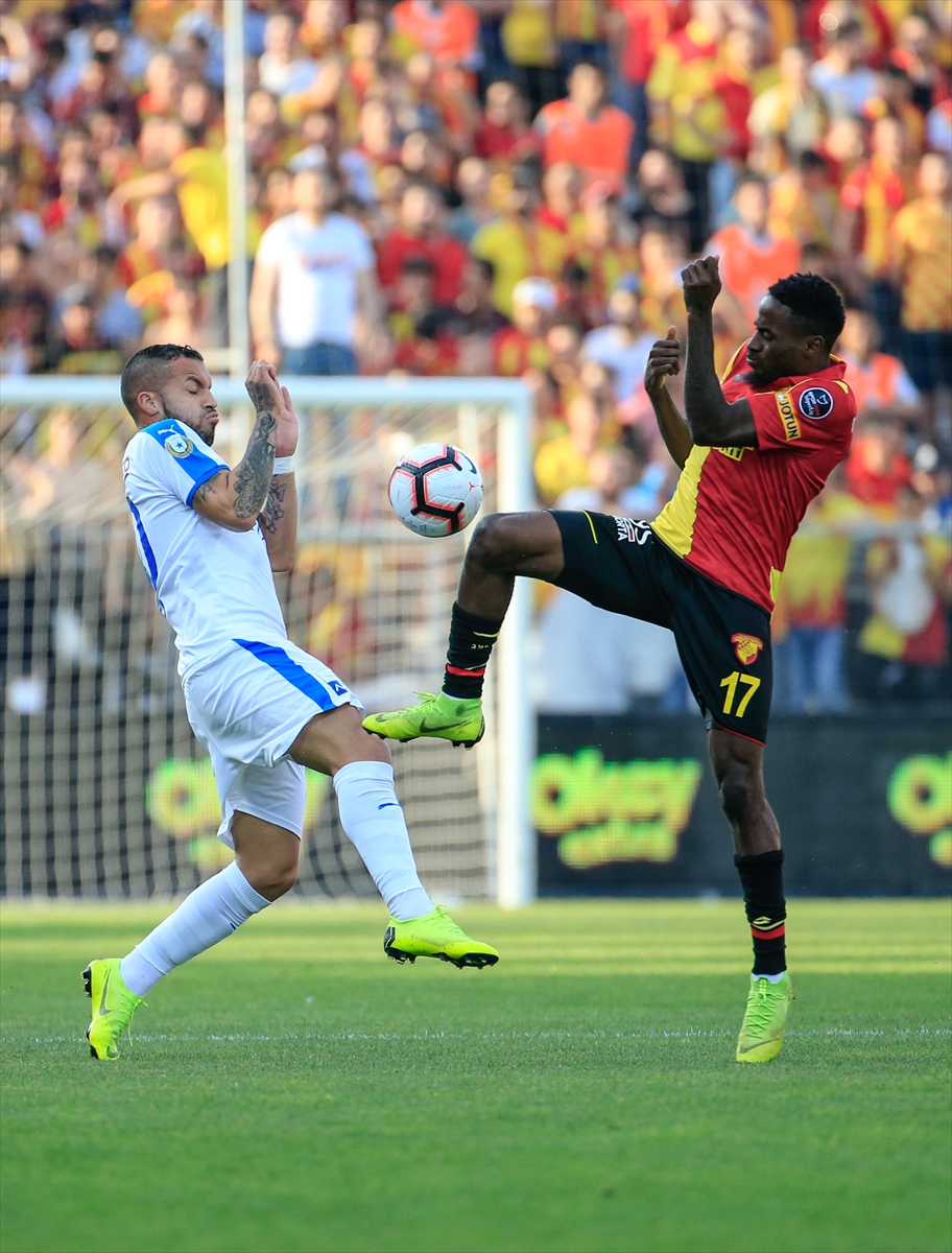 Göztepe süperlig'de kaldı