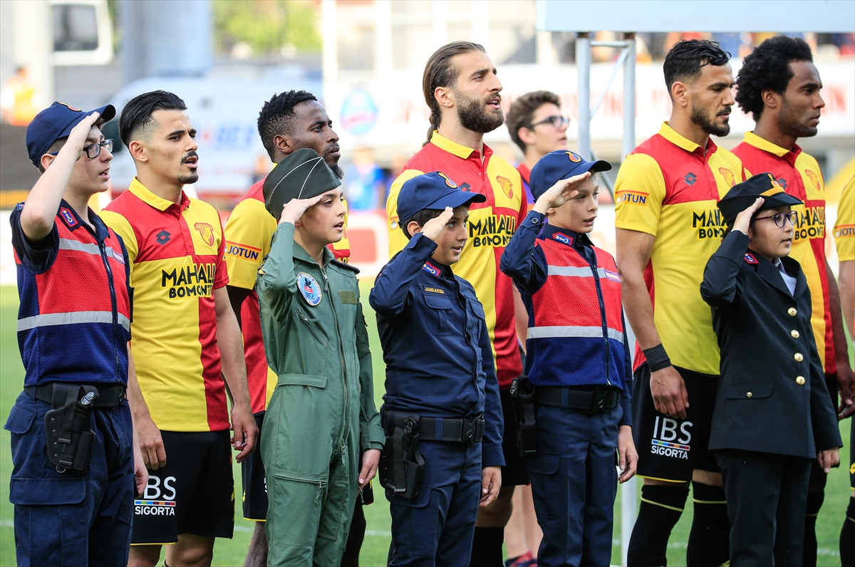 Göztepe süperlig'de kaldı