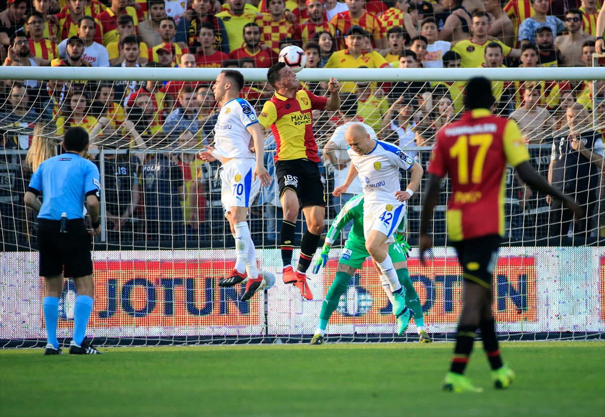 Göztepe süperlig'de kaldı