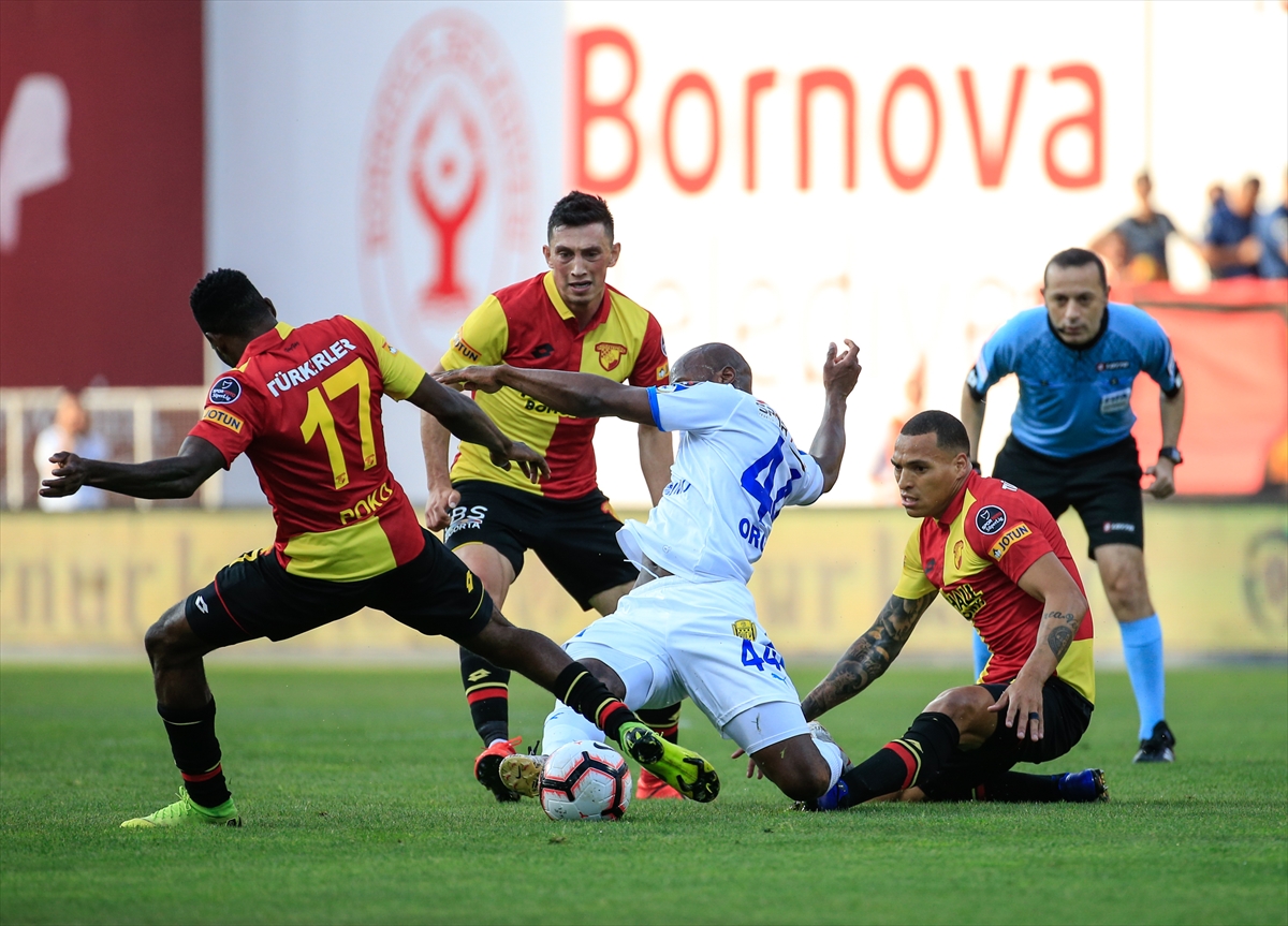 Göztepe süperlig'de kaldı