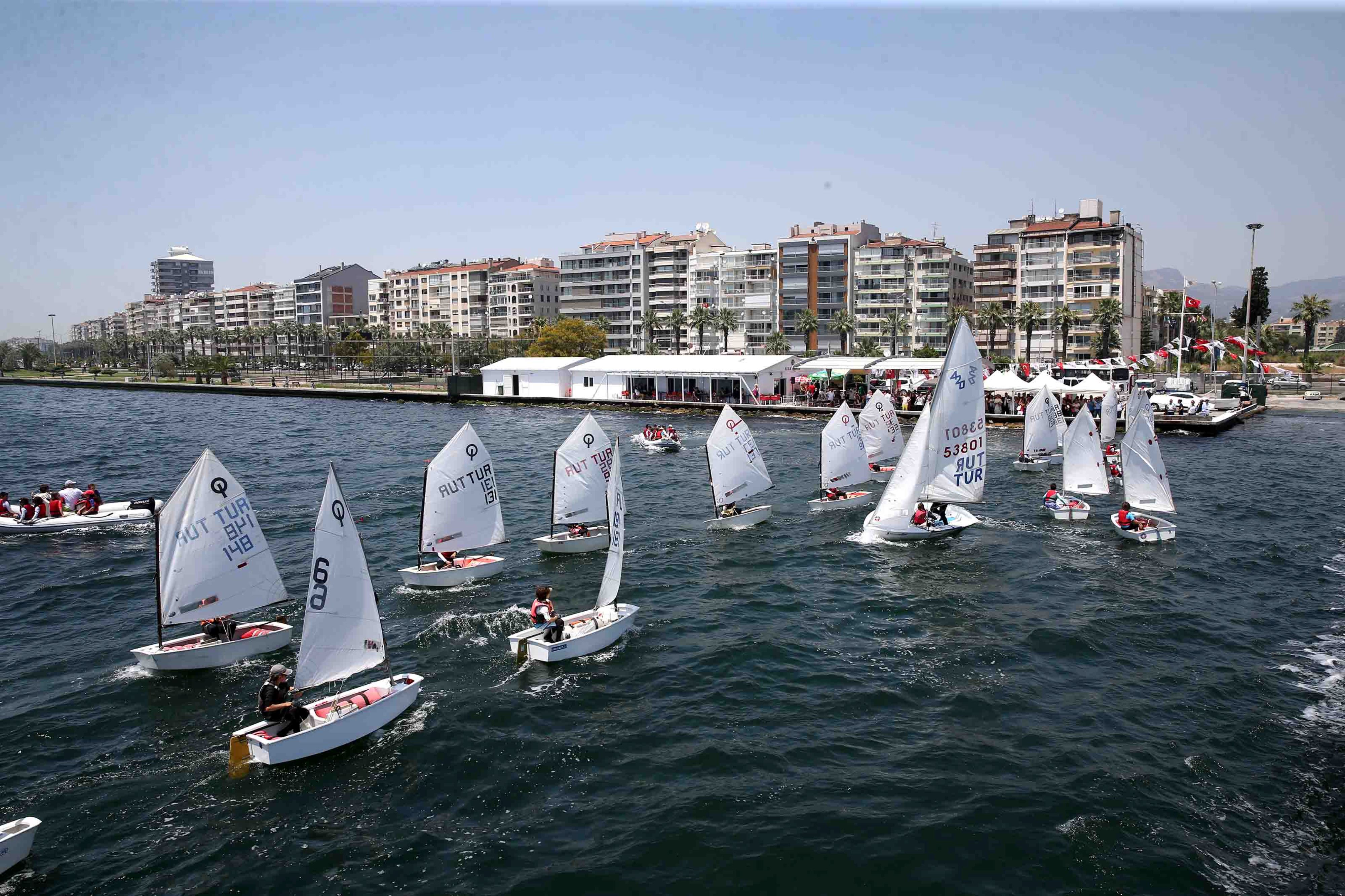 Karşıyaka’da ay-yıldızlı şölen!