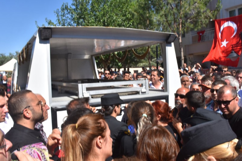 İzmir şehidini gözyaşlarıyla uğurladı