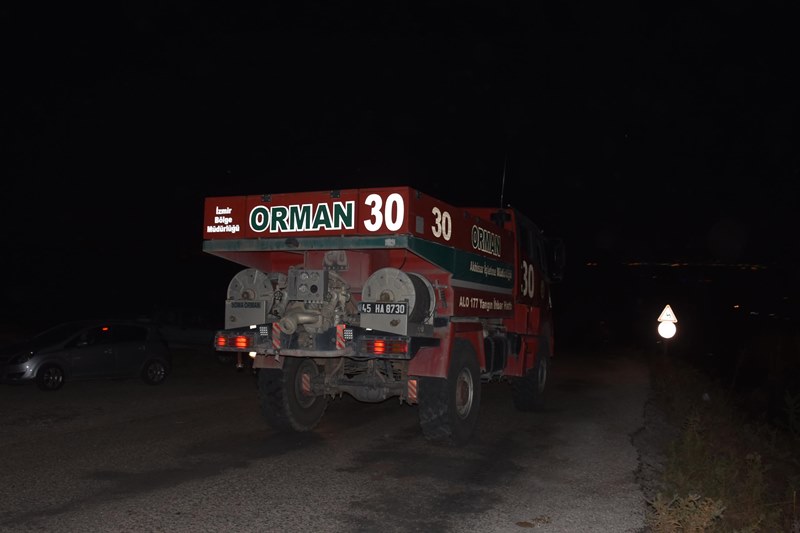 İzmir'in ciğerleri yandı; Dikili ve Özdere'de korkutan yangınlar