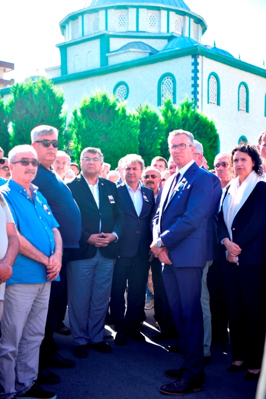 İzmir şehidini gözyaşlarıyla uğurladı