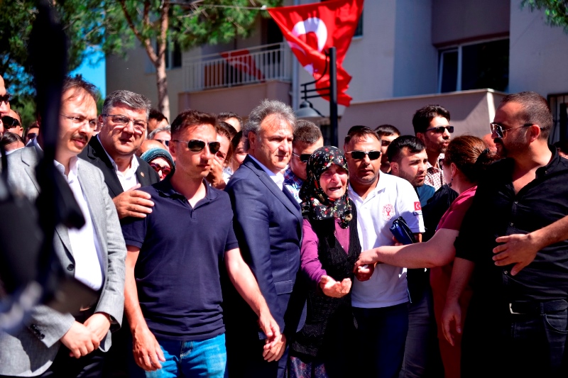 İzmir şehidini gözyaşlarıyla uğurladı