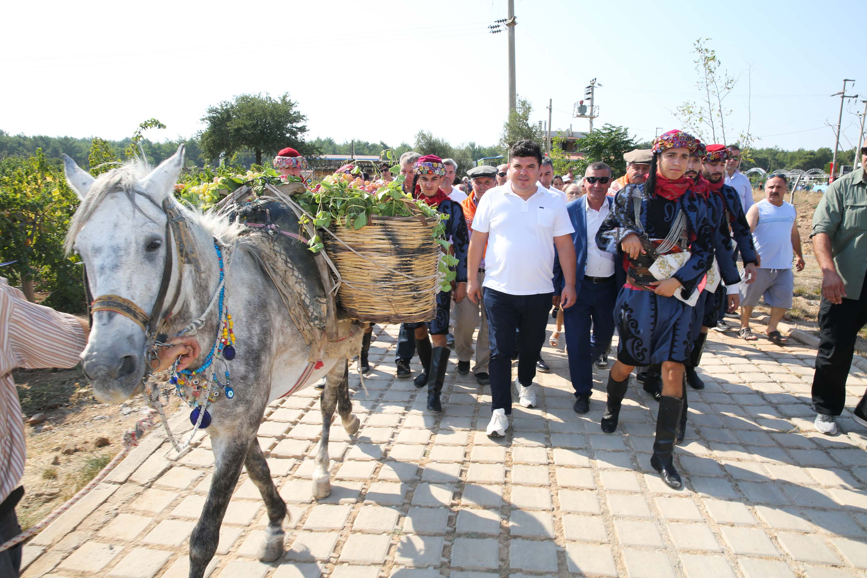 Buca’da bağ bozumu coşkusu
