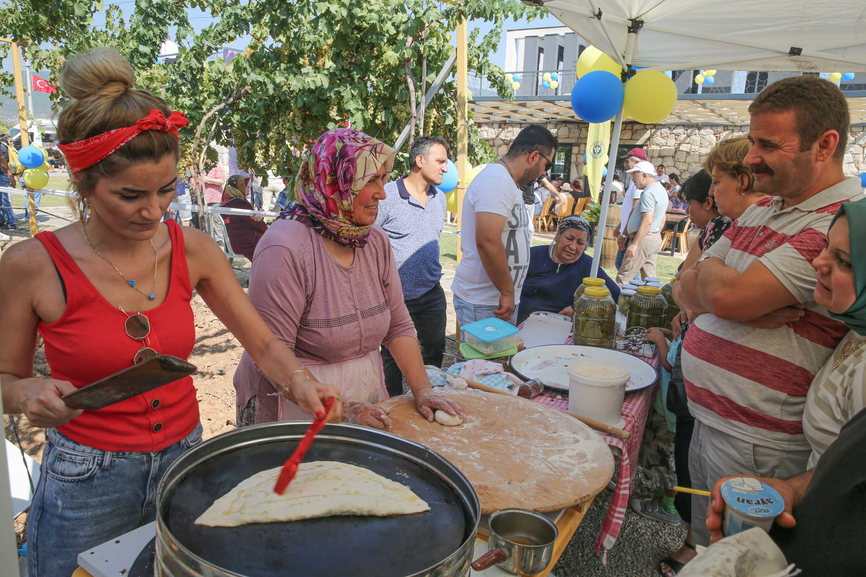 Buca’da bağ bozumu coşkusu