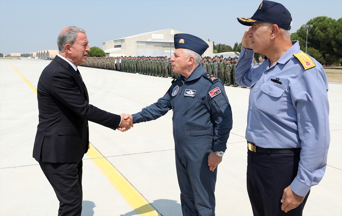 Akar'dan Ege Denizi üzerinde uçuş