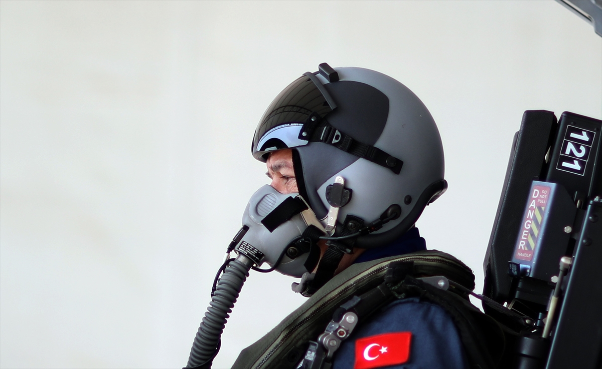 Akar'dan Ege Denizi üzerinde uçuş