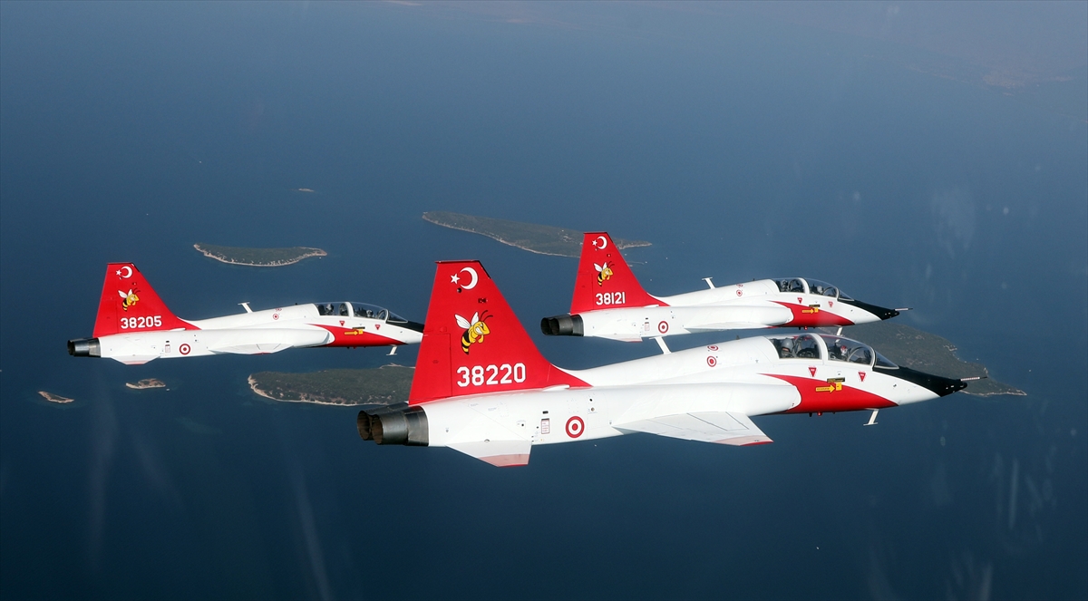 Akar'dan Ege Denizi üzerinde uçuş