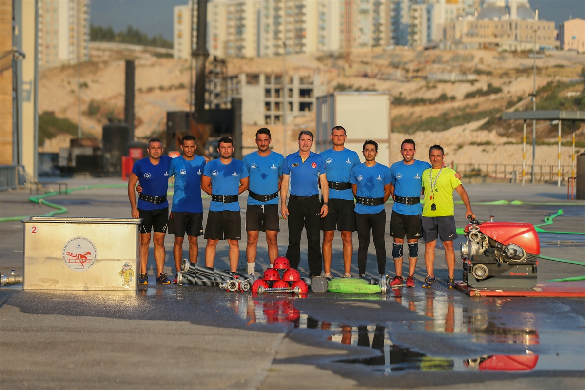 Milli itfaiyeciler şampiyonluk için yola çıktı
