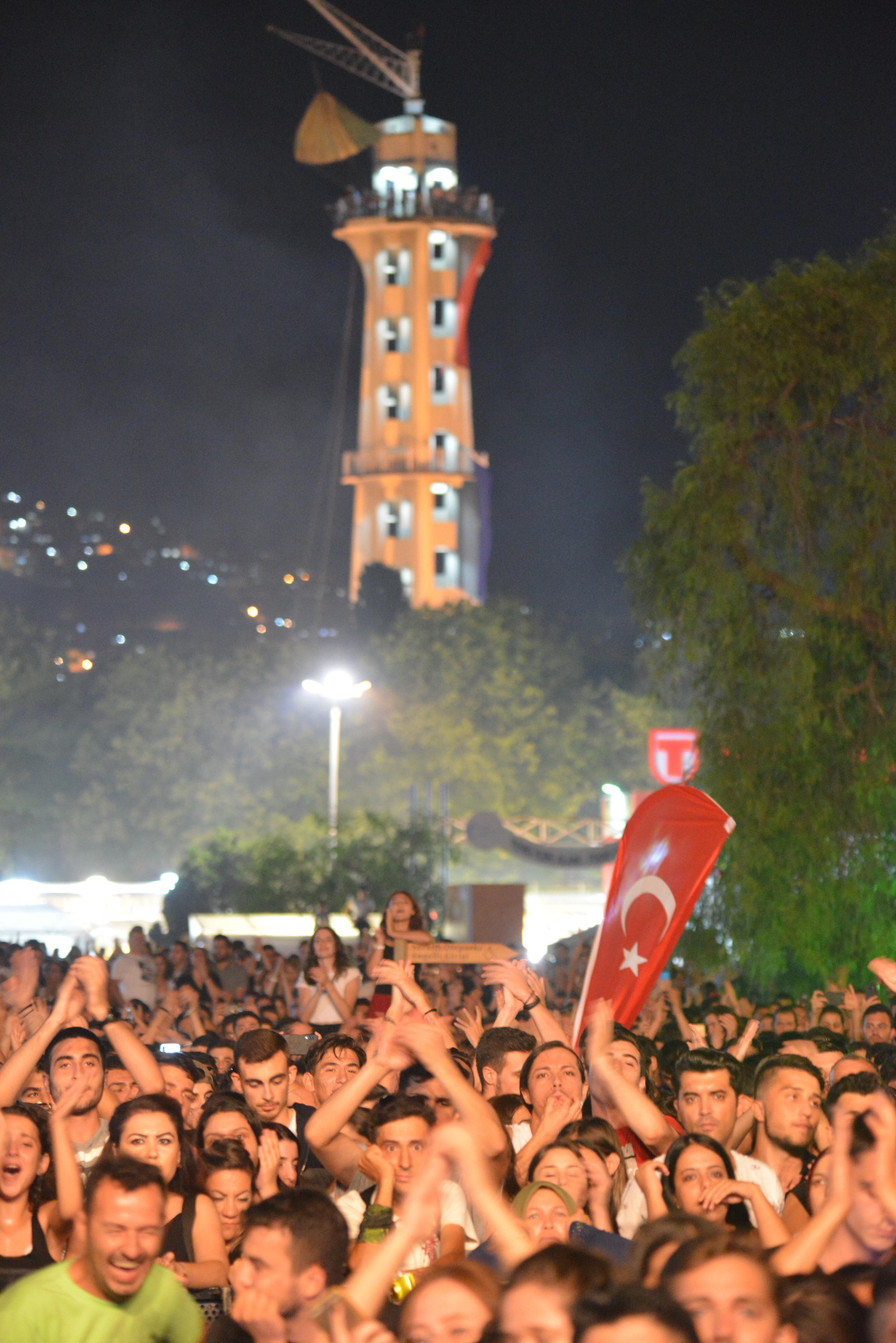 İzmir Tek Yürek