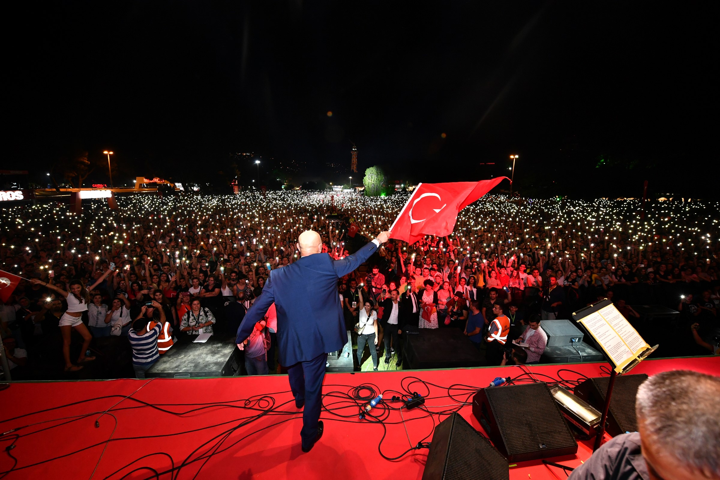 İzmir Tek Yürek