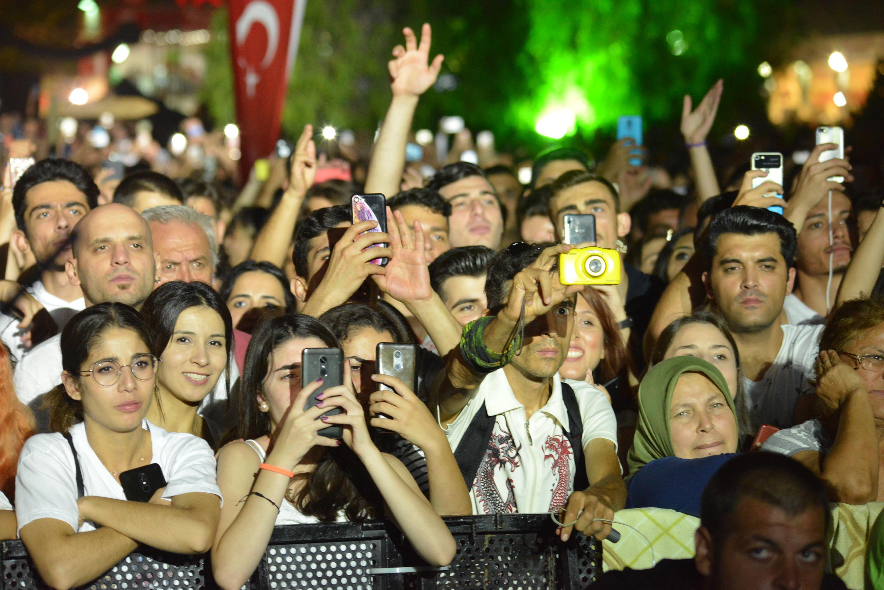 İzmir Tek Yürek