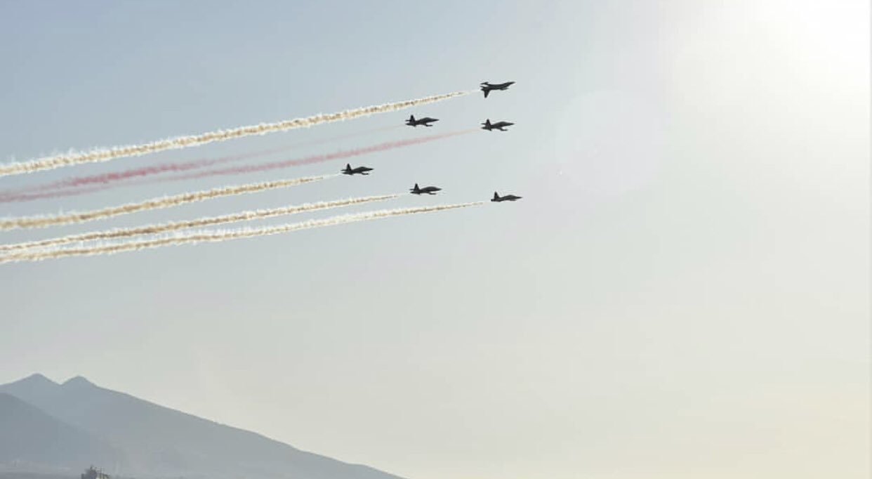 İzmir semalarında muhteşem gösteri