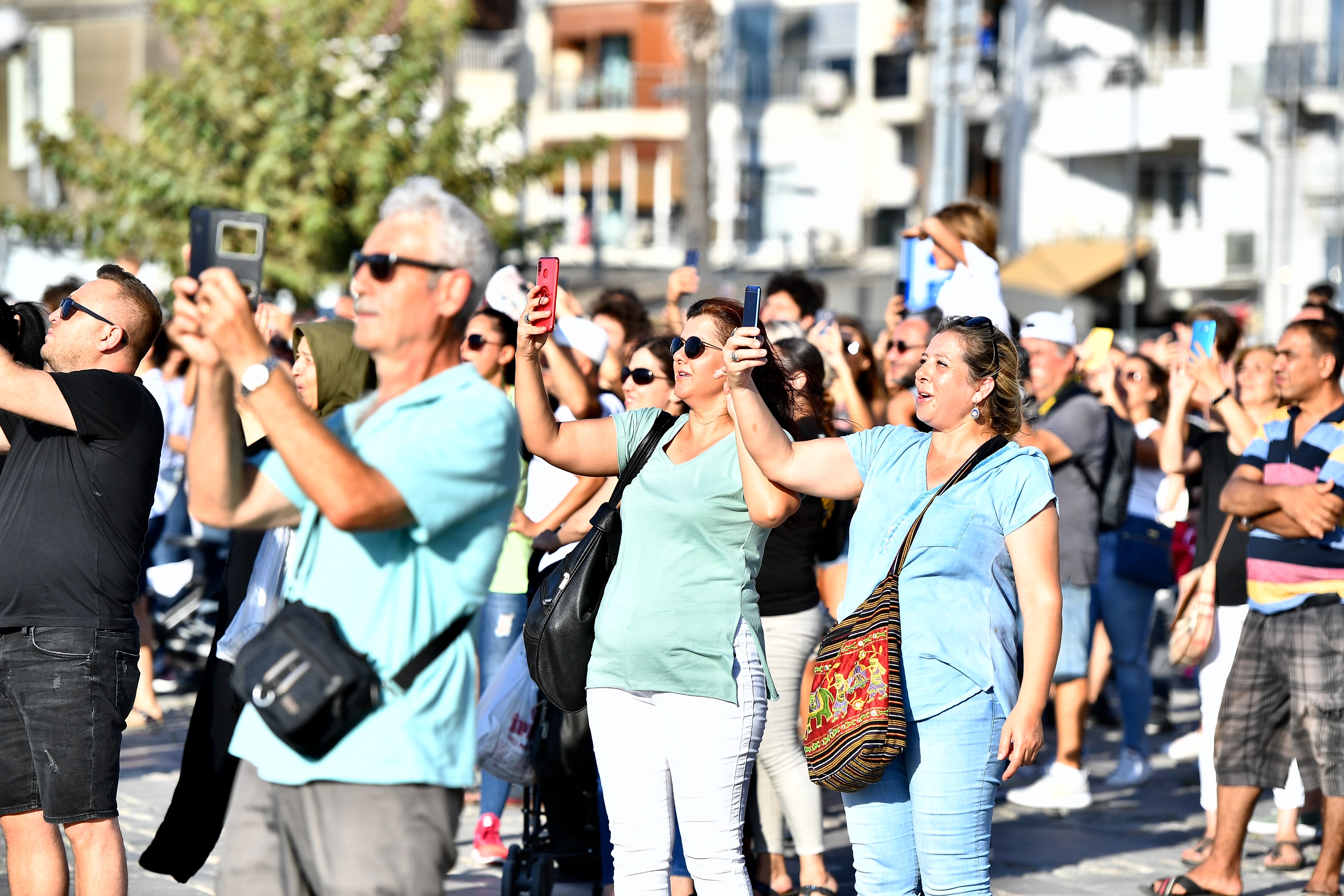 İzmir semalarında muhteşem gösteri