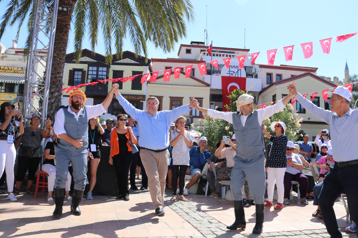 Çeşme Festivali 25 yıl sonra renkli başladı