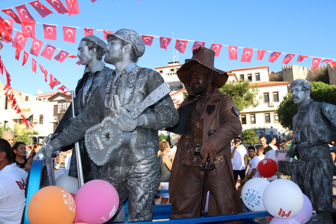 Çeşme Festivali 25 yıl sonra renkli başladı