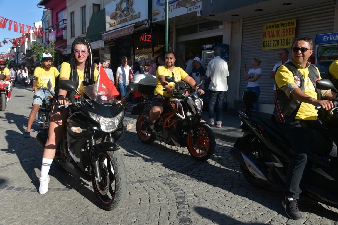 Çeşme Festivali 25 yıl sonra renkli başladı