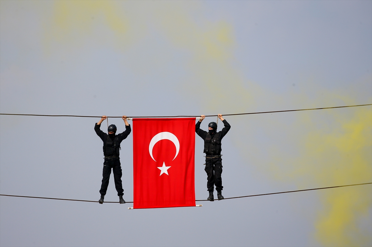 İzmir'de 2 bin uzman yemin etti!