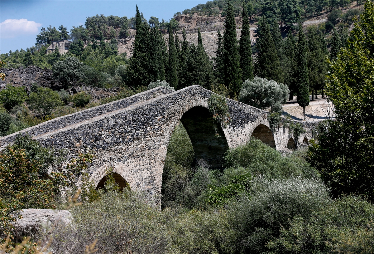 Yolların ve yolcuların kadim dostları hanlar, köprüler