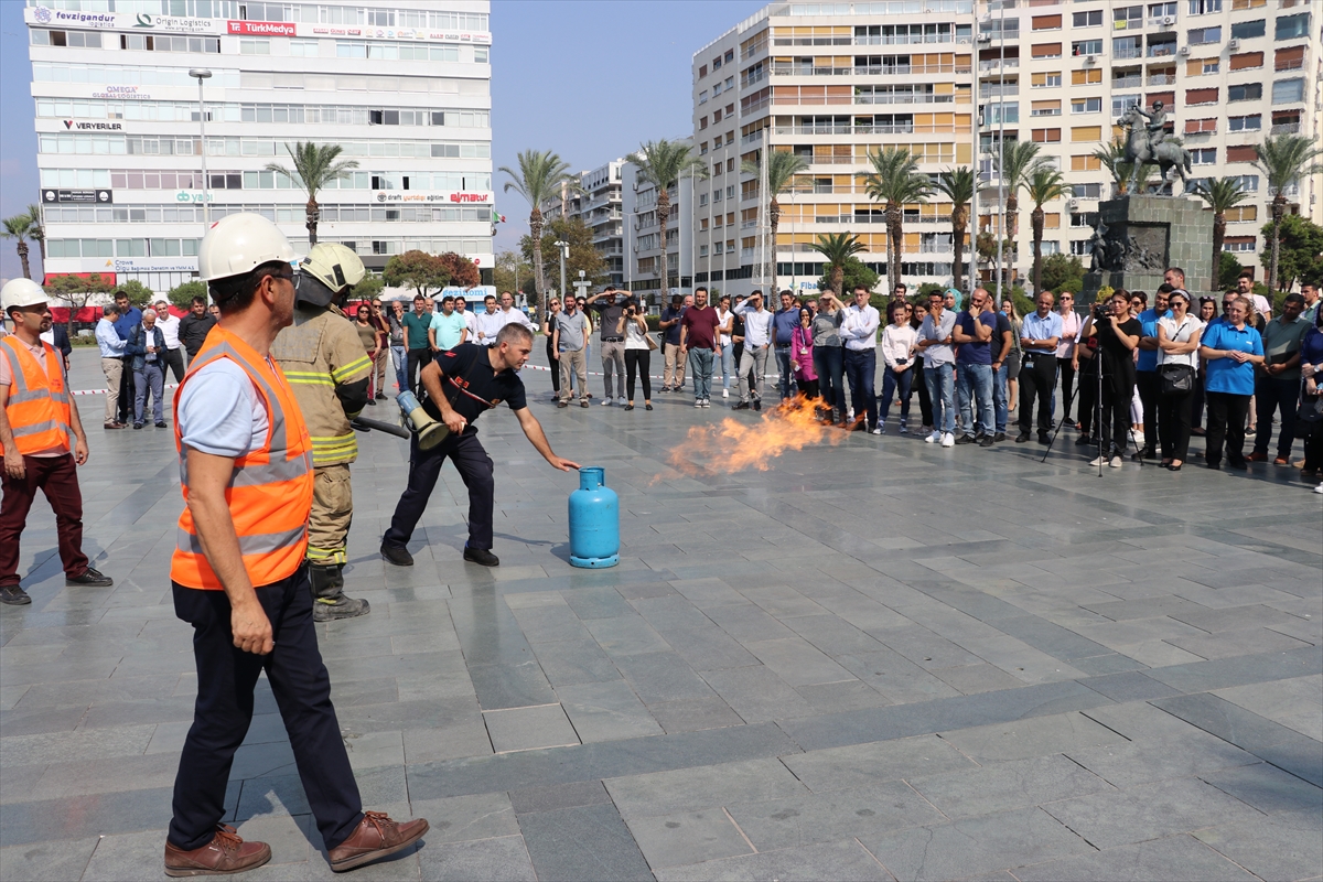 İzmir'de yüksek katlı binada yangın tatbikatı