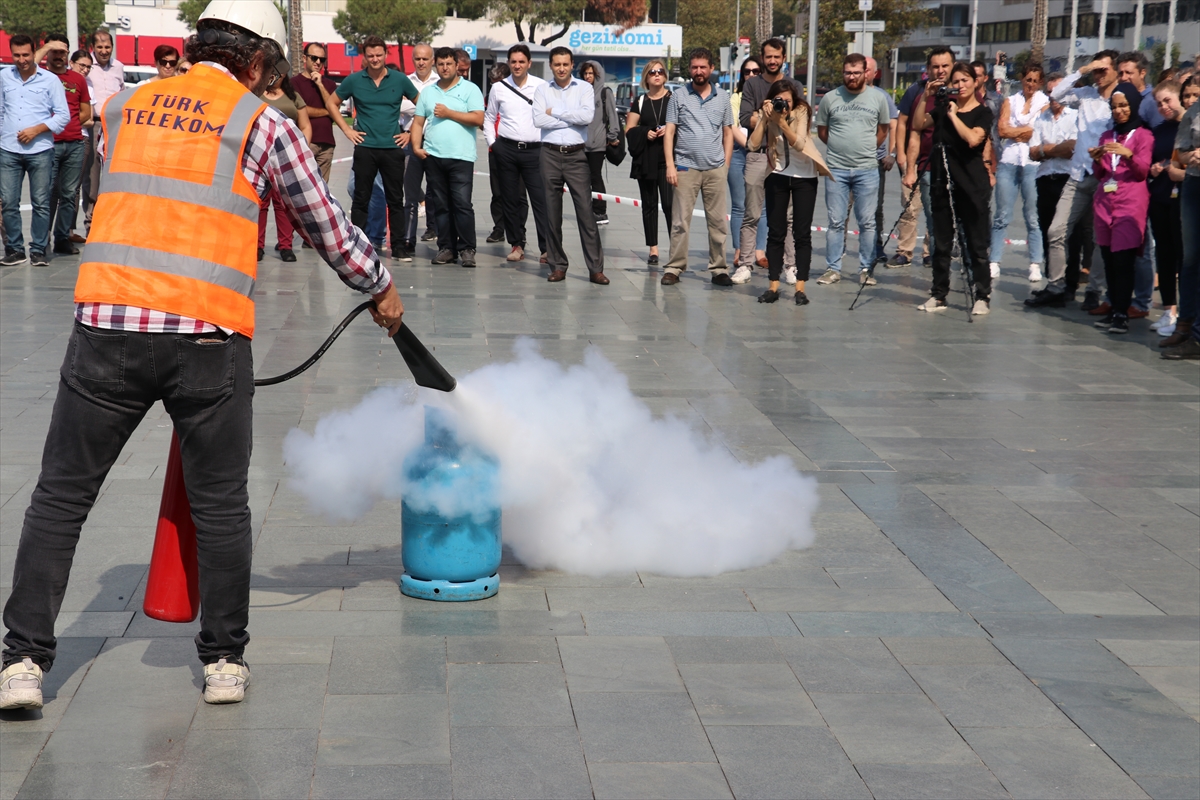 İzmir'de yüksek katlı binada yangın tatbikatı