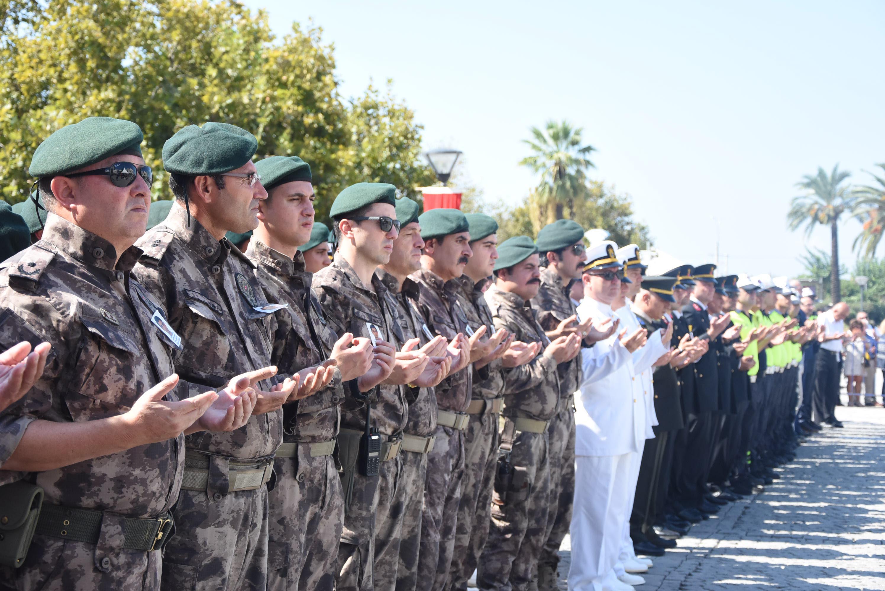 İzmir'de şehit polis için tören