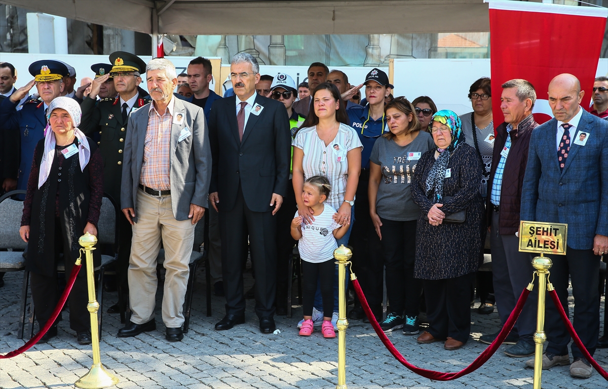 İzmir'de şehit polis için tören