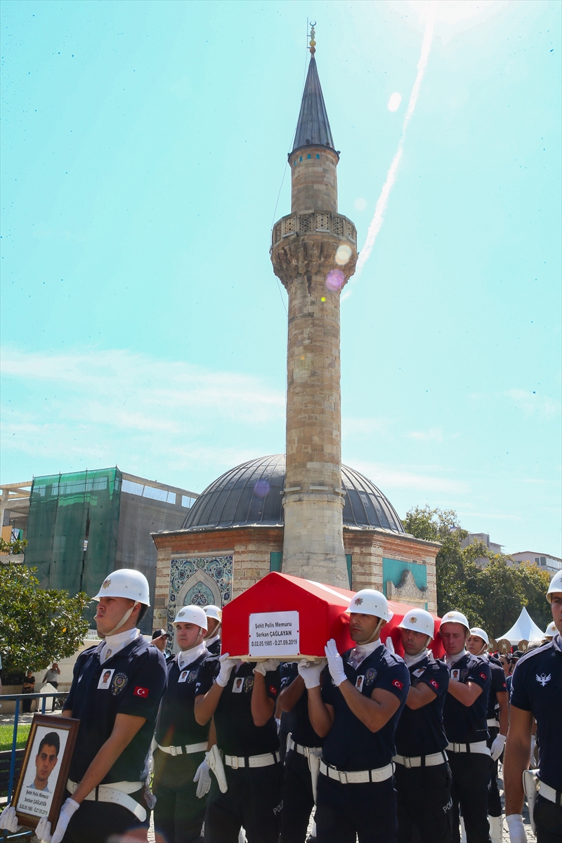 İzmir'de şehit polis için tören