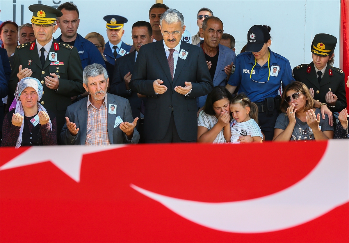 İzmir'de şehit polis için tören