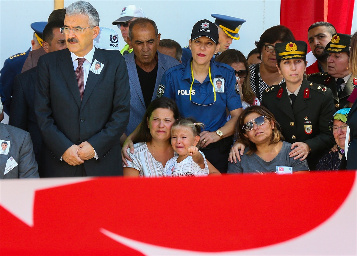 İzmir'de şehit polis için tören