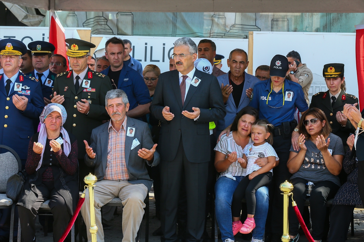 İzmir'de şehit polis için tören