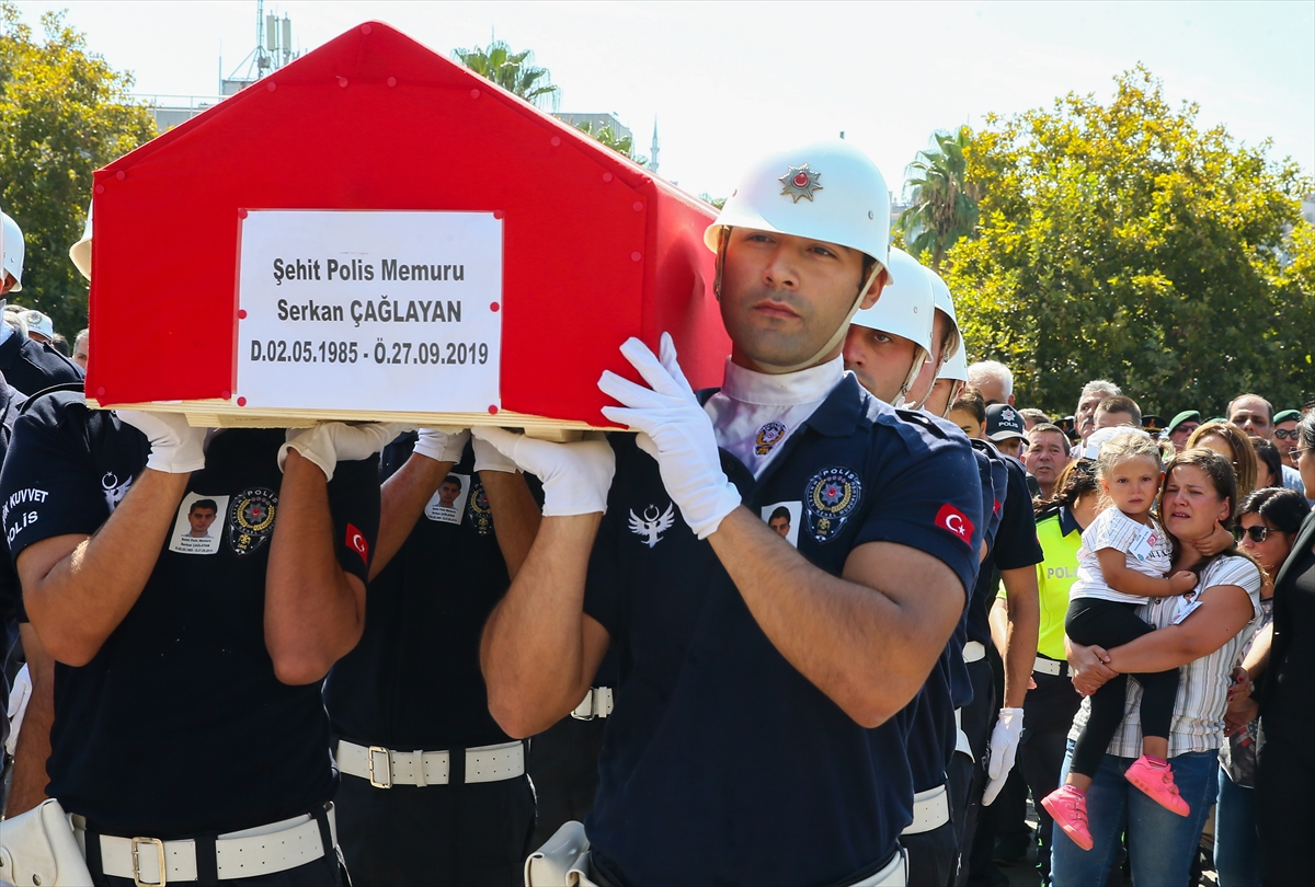 İzmir'de şehit polis için tören