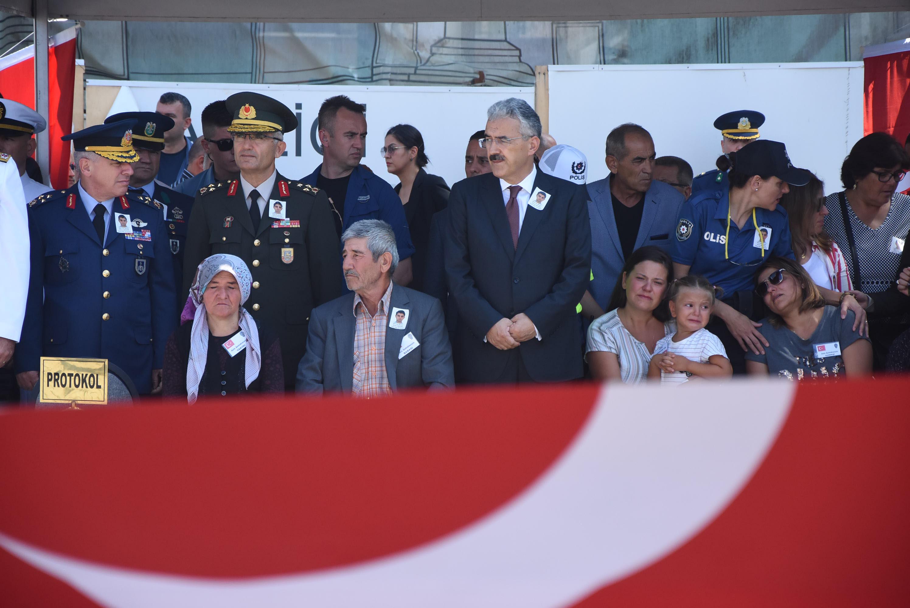 İzmir'de şehit polis için tören