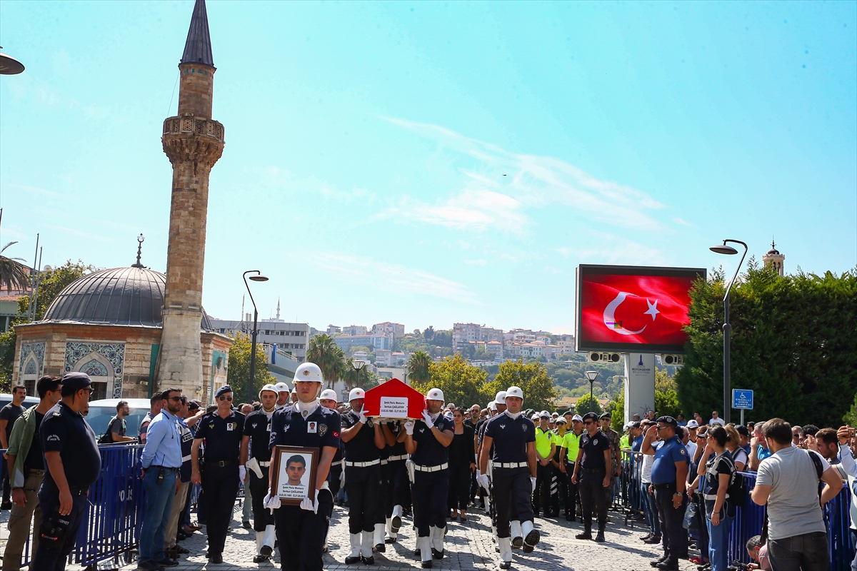 İzmir'de şehit polis için tören