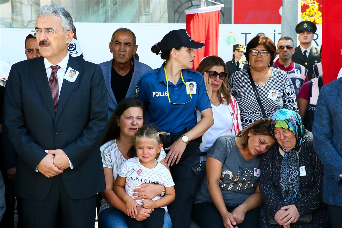 İzmir'de şehit polis için tören