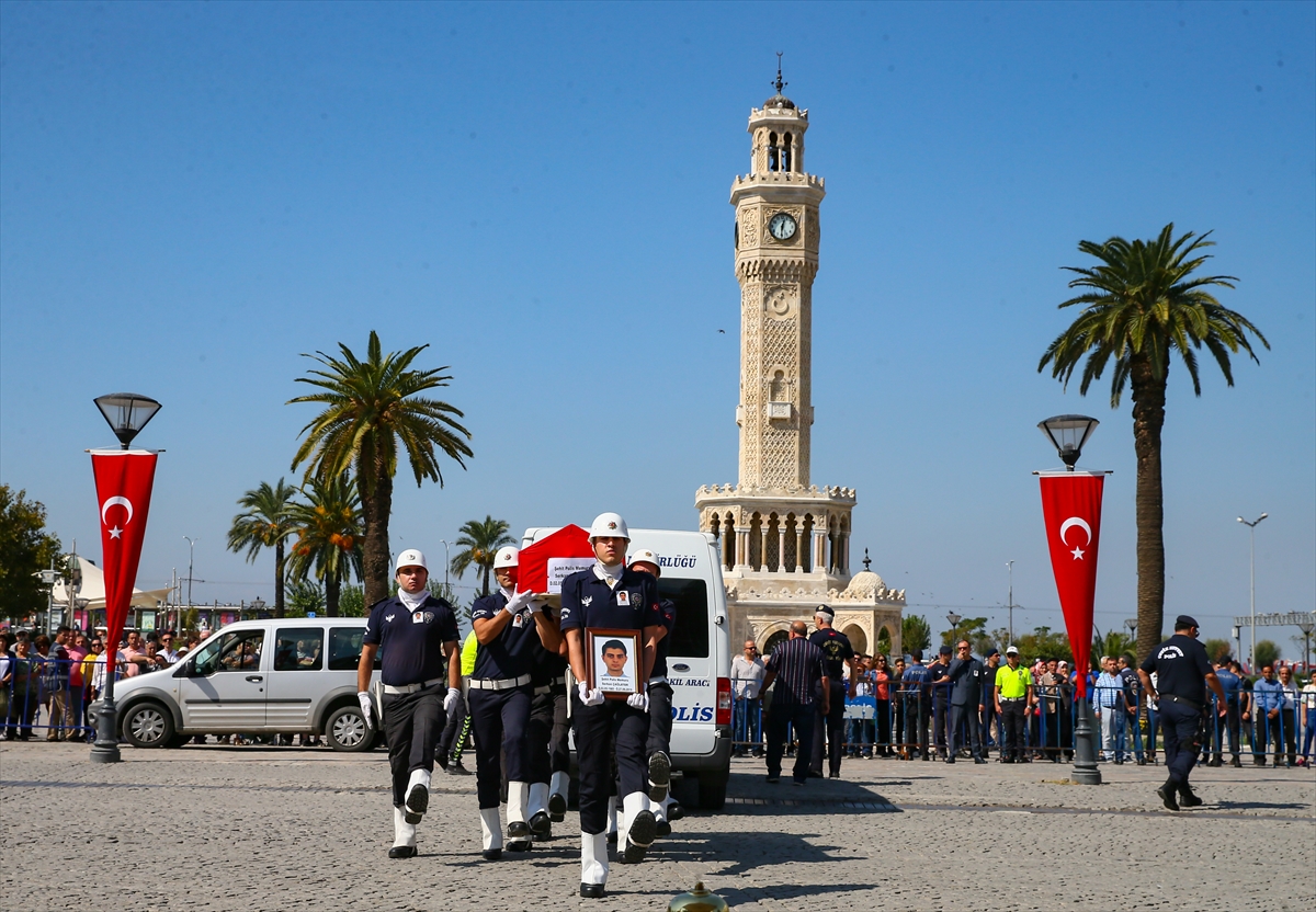 İzmir'de şehit polis için tören