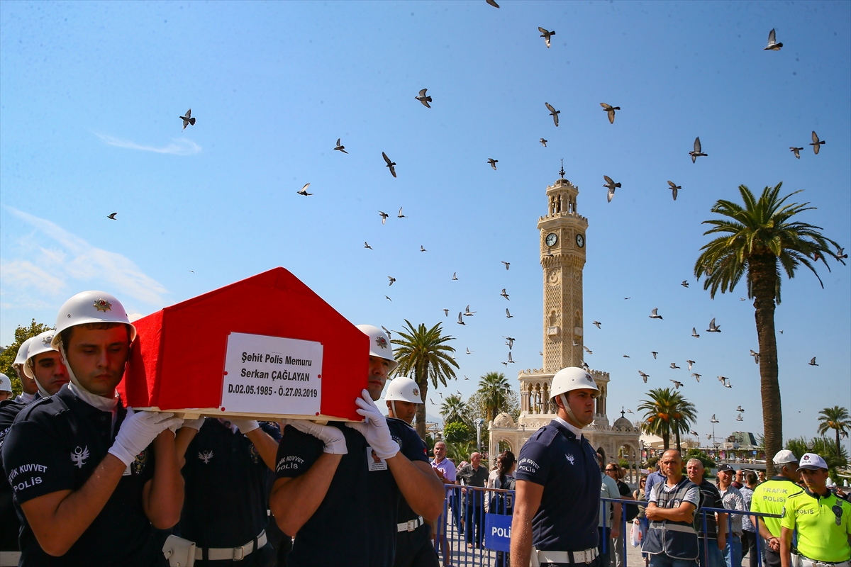 İzmir'de şehit polis için tören