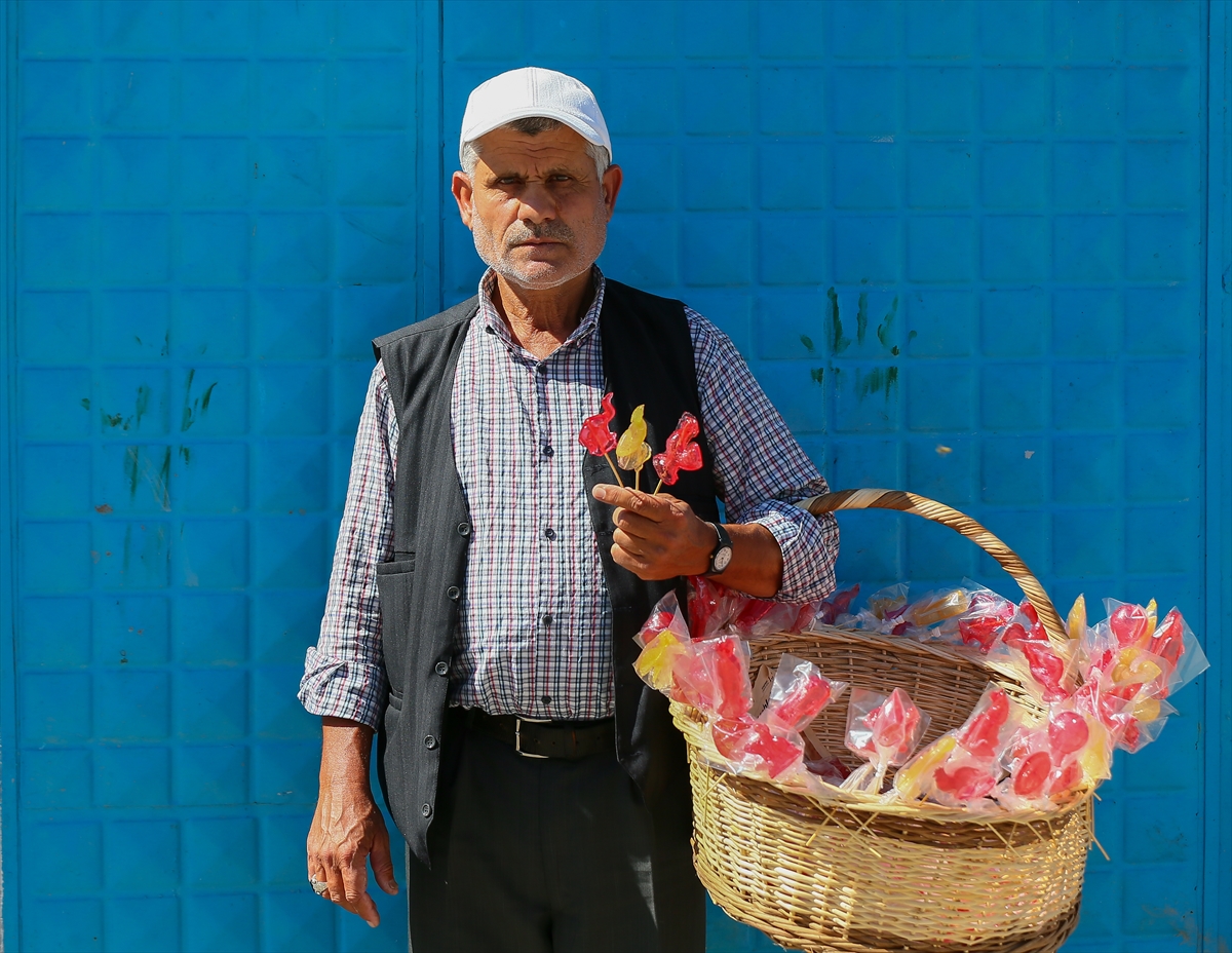 43 yıldır horoz şekeri yapıyor