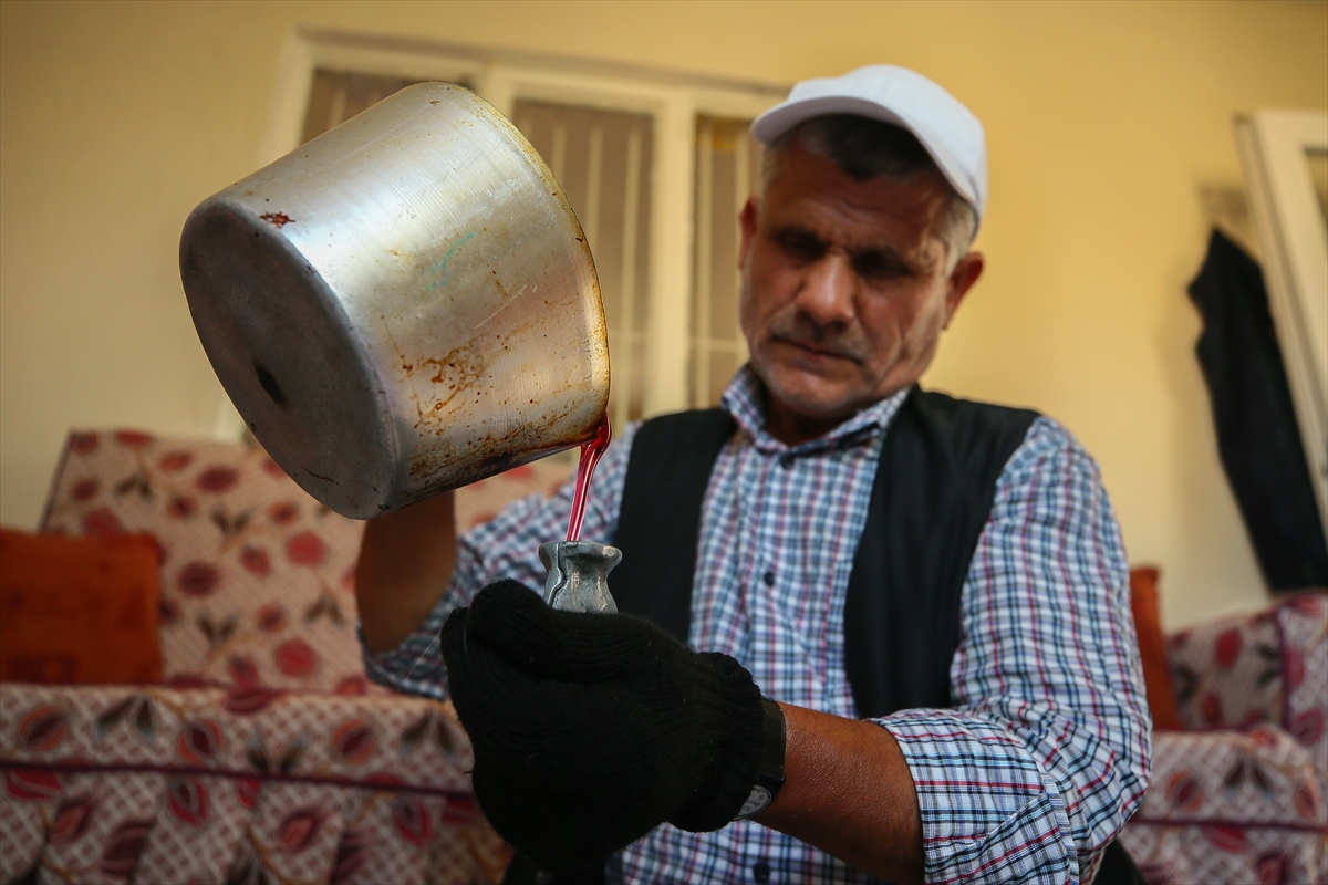 43 yıldır horoz şekeri yapıyor