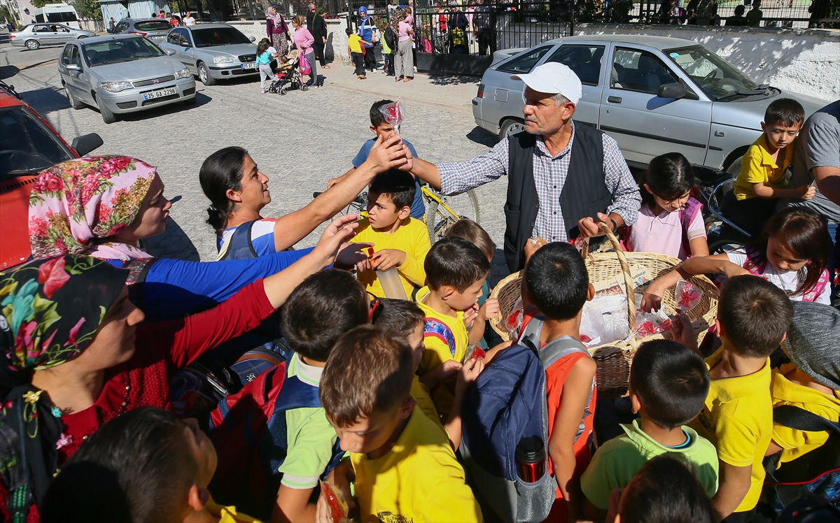 43 yıldır horoz şekeri yapıyor