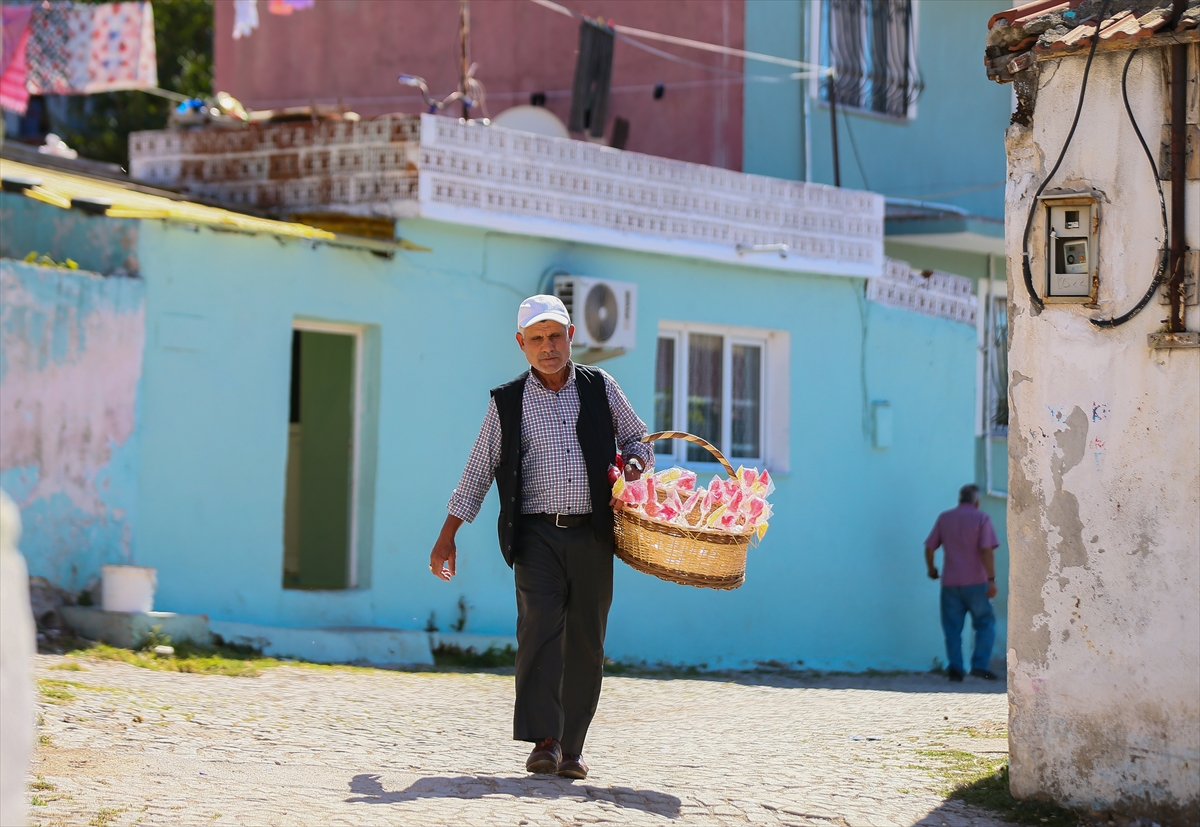 43 yıldır horoz şekeri yapıyor