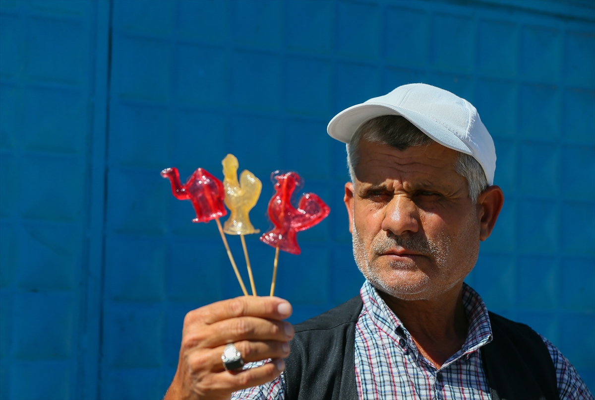 43 yıldır horoz şekeri yapıyor