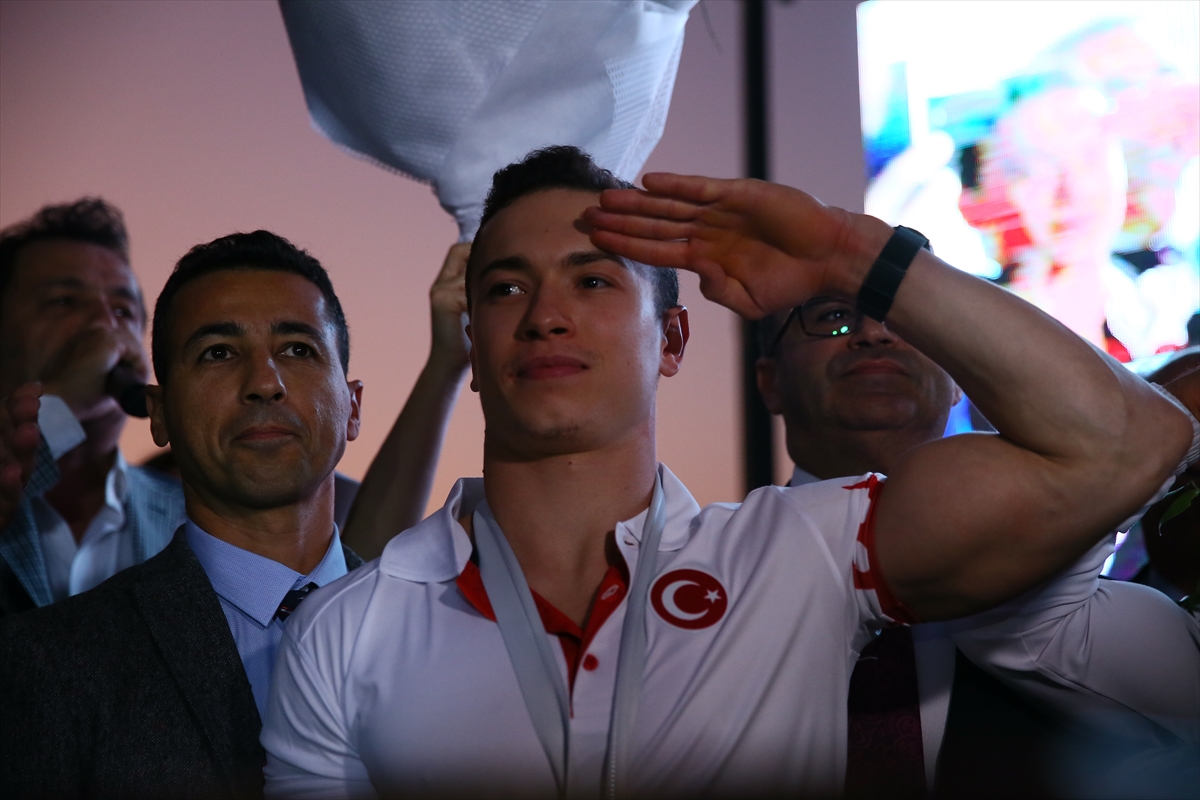 Olimpiyat gururlarına muhteşem karşılama